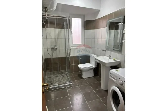 Tirane, jepet me qera apartament 2+1 Kati 4, 70 m² 600 € (Rruga e Elbasanit)