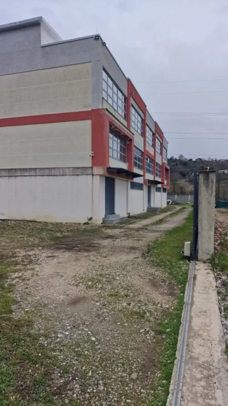 Qera, Kapanon, Prush, Tirane 2,200 €, UNA63653