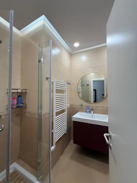 Tirane, jepet me qera apartament 3+1+Ballkon Kati 7, 135 m² 1.500 € (Selvia, prane Qendres)