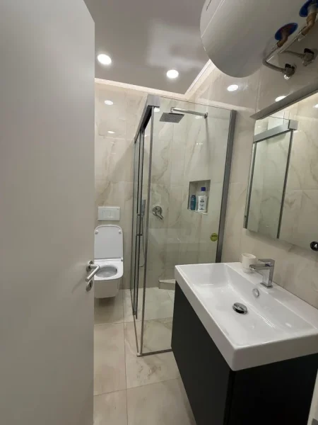 Tirane, jepet me qera apartament 3+1+Ballkon Kati 7, 135 m² 1.500 € (Selvia, prane Qendres)