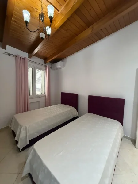 Tirane, jepet me qera apartament 3+1+Ballkon Kati 7, 135 m² 1.500 € (Selvia, prane Qendres)