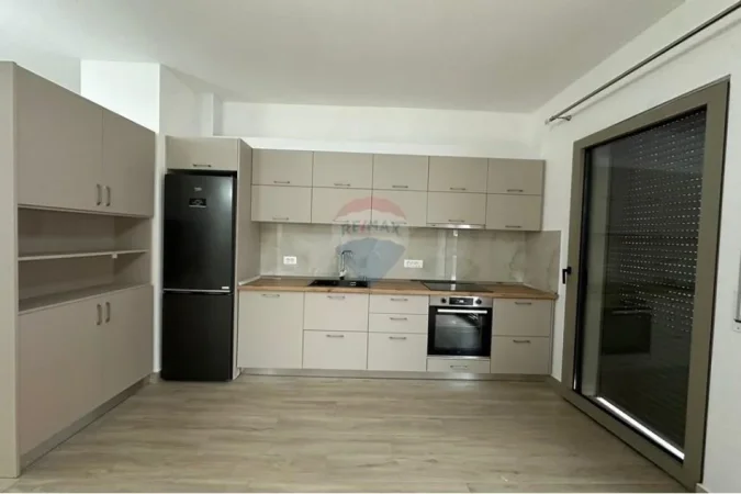 Tirane, jepet me qera apartament 1+1 Kati 3, 79 m² 600 € (Kompleksi Delijorgji)