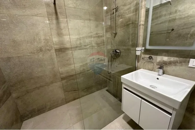 Tirane, jepet me qera apartament 1+1 Kati 3, 79 m² 600 € (Kompleksi Delijorgji)
