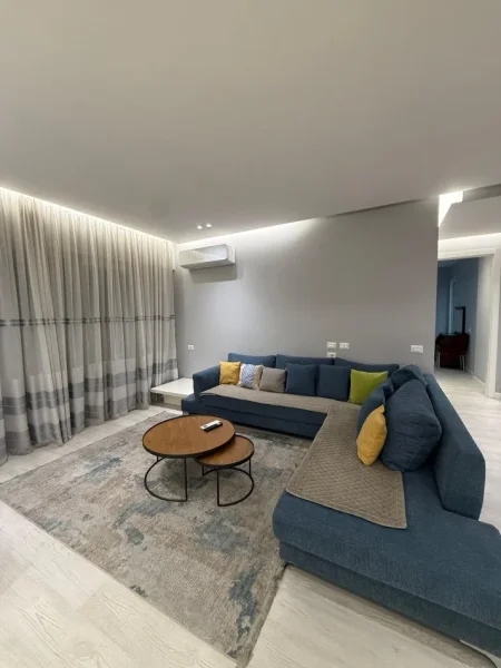 Tirane, shitet apartament 2+1+Ballkon Kati 1, 112 m² 250.000 € (Rruga e Barrikadave)