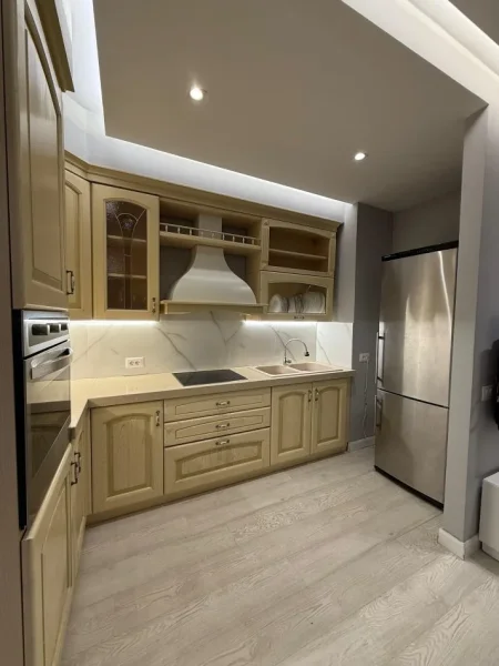 Tirane, shitet apartament 2+1+Ballkon Kati 1, 112 m² 250.000 € (Rruga e Barrikadave)