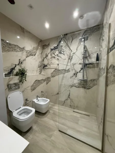 Tirane, shitet apartament 2+1+Ballkon Kati 1, 112 m² 250.000 € (Rruga e Barrikadave)