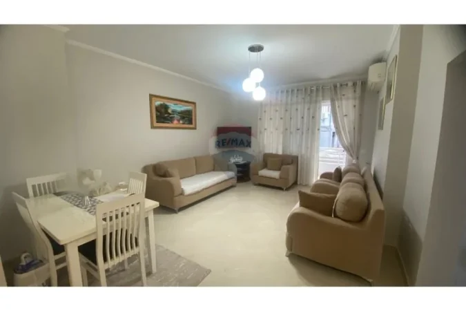 Tirane, jepet me qera apartament 2+1+Ballkon Kati 3, 100 m² 600 € (Rruga Rrapo Hekali)