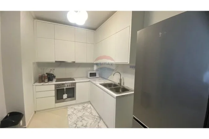 Tirane, jepet me qera apartament 2+1+Ballkon Kati 3, 100 m² 600 € (Rruga Rrapo Hekali)