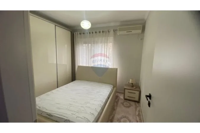 Tirane, jepet me qera apartament 2+1+Ballkon Kati 3, 100 m² 600 € (Rruga Rrapo Hekali)