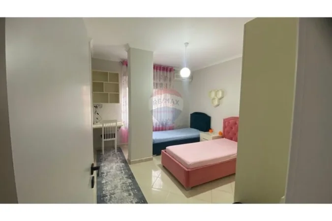 Tirane, jepet me qera apartament 2+1+Ballkon Kati 3, 100 m² 600 € (Rruga Rrapo Hekali)