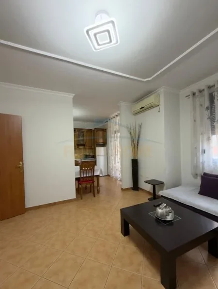 Tirane, jepet me qera apartament 2+1 Kati 4, 113 m² 650 € (Rruga Panorama)