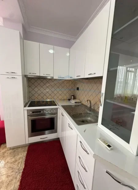 Tirane, jepet me qera apartament 2+1 Kati 5, 66 m² 600 € (Rruga e Kavajës)