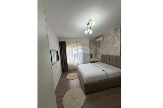 Tirane, jepet me qera apartament 1+1+Ballkon Kati 4, 65 m² 610 € (Radisson Hotel)