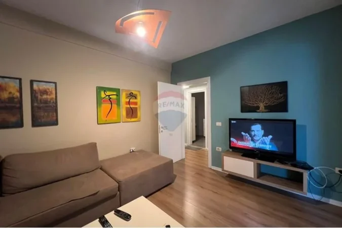 Tirane, jepet me qera apartament 1+1 Kati 3, 90 m² 700 € (Vasil Shanto)