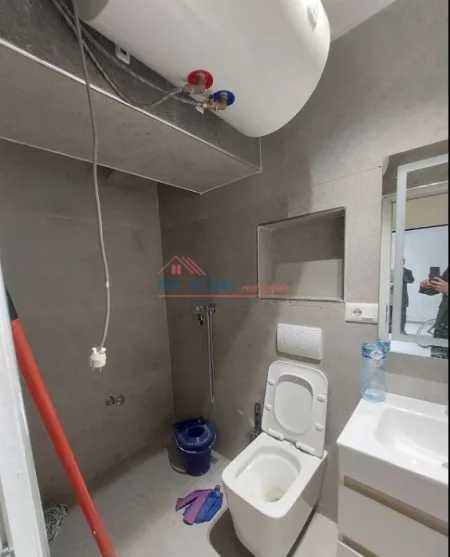 Tirane, jepet me qera zyre Kati 1, 50 m² 500 € (Rruga Bardhyl)