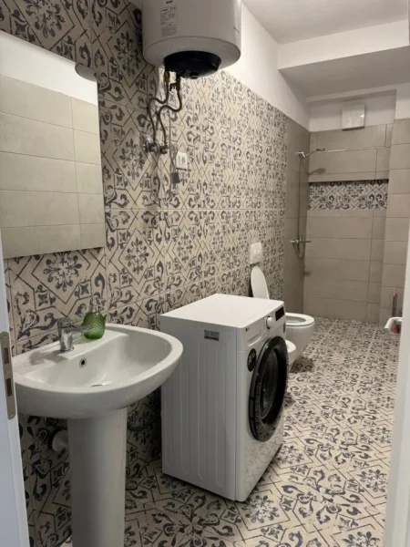 Tirane, jepet me qera garsonier Kati 3, 45 m² 430 € (Kompleksi Aura rruga Dritan Hoxha)
