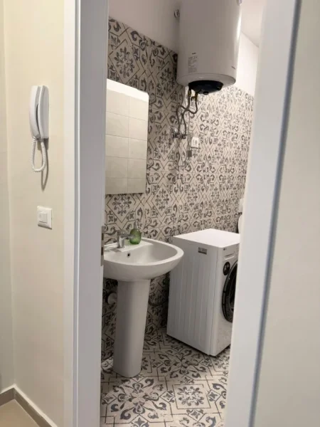 Tirane, jepet me qera garsonier Kati 3, 45 m² 430 € (Kompleksi Aura rruga Dritan Hoxha)