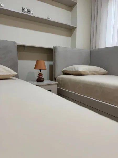 Tirane, jepet me qera garsonier Kati 3, 45 m² 430 € (Kompleksi Aura rruga Dritan Hoxha)