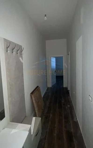 Tirane, shitet apartament 1+1 Kati 2, 79 m² 98.000 € (auto kalaja)