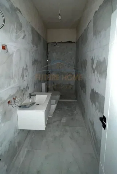Tirane, shitet apartament 1+1 Kati 2, 79 m² 98.000 € (auto kalaja)