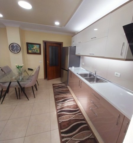 Tirane, jepet me qera apartament 1+1+Aneks+Ballkon Kati 3, 67 m² 55.000 lek/muaj (Blv Gjergj Fishta, Qëndër - Universitetit Mesdhetar)