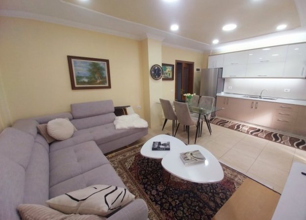 Tirane, jepet me qera apartament 1+1+Aneks+Ballkon Kati 3, 67 m² 55.000 lek/muaj (Blv Gjergj Fishta, Qëndër - Universitetit Mesdhetar)