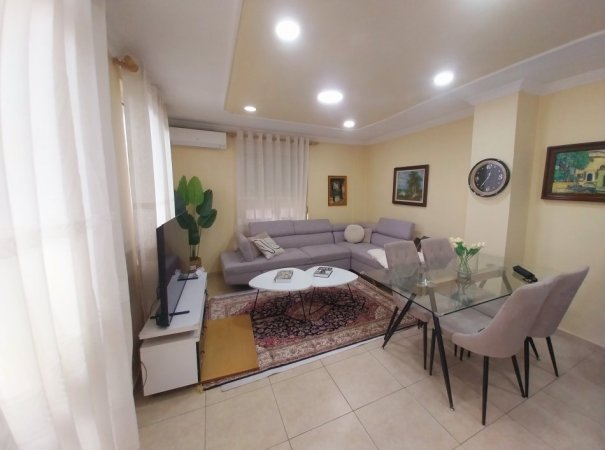 Tirane, jepet me qera apartament 1+1+Aneks+Ballkon Kati 3, 67 m² 55.000 lek/muaj (Blv Gjergj Fishta, Qëndër - Universitetit Mesdhetar)