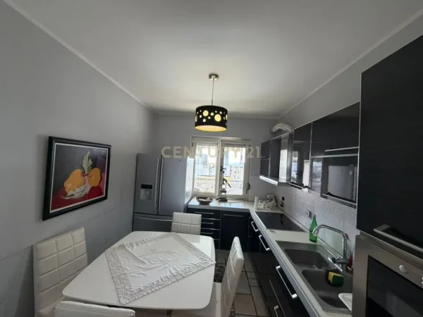 Durres, shitet apartament 2+1 Kati 6, 140 m² (Bashkia,Durres)