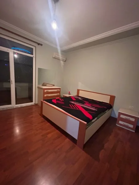 Tirane, jepet me qera apartament 2+1 Kati 8, 800 € 