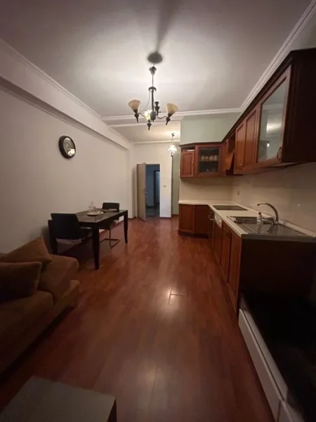 Tirane, jepet me qera apartament 2+1 Kati 8, 800 € 