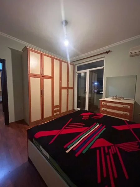 Tirane, jepet me qera apartament 2+1 Kati 8, 800 € 