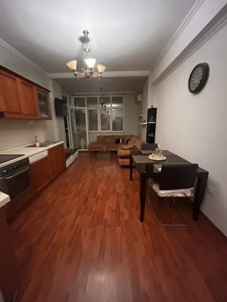 Tirane, jepet me qera apartament 2+1 Kati 8, 800 € 