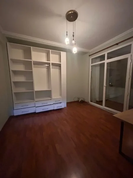 Tirane, jepet me qera apartament 2+1 Kati 8, 800 € 