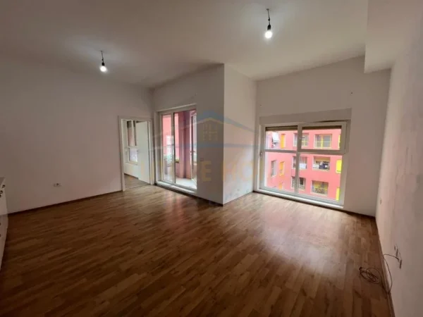 Tirane, shitet apartament 1+1 Kati 7, 70 m² 110.000 € (Ali Demi)