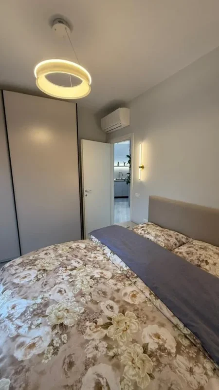 Tirane, jepet me qera apartament 2+1 Kati 4, 90 m² 1.100 € (9 Kateshet)