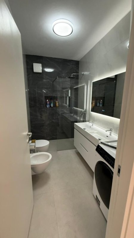 Tirane, jepet me qera apartament 2+1 Kati 4, 90 m² 1.100 € (9 Kateshet)