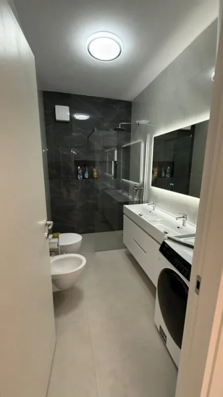 Tirane, jepet me qera apartament 2+1 Kati 4, 90 m² 1.100 € (9 Kateshet)