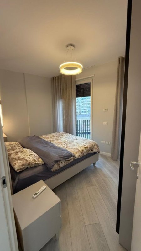 Tirane, jepet me qera apartament 2+1 Kati 4, 90 m² 1.100 € (9 Kateshet)