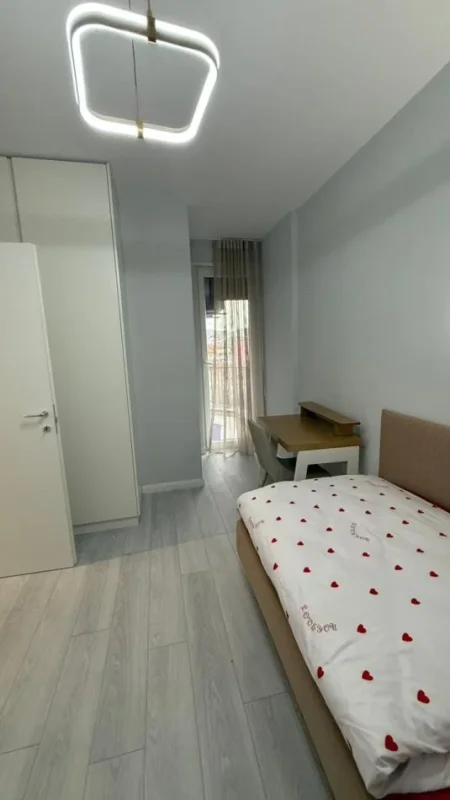 Tirane, jepet me qera apartament 2+1 Kati 4, 90 m² 1.100 € (9 Kateshet)