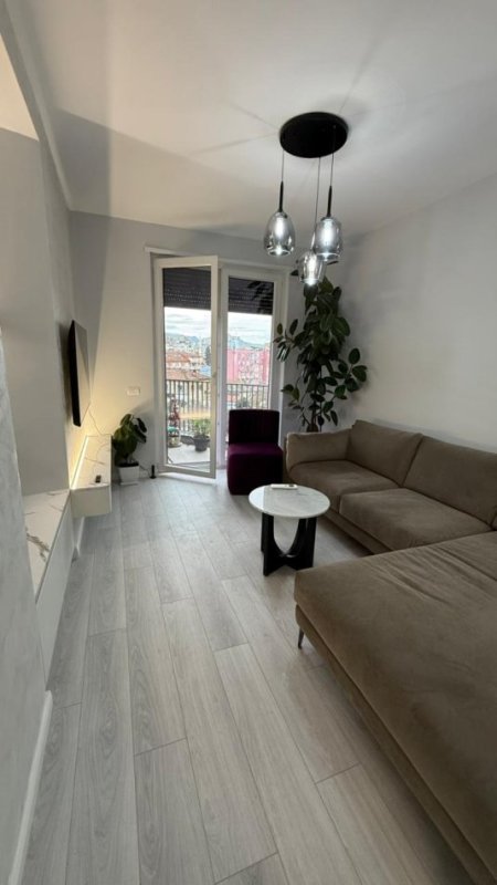 Tirane, jepet me qera apartament 2+1 Kati 4, 90 m² 1.100 € (9 Kateshet)