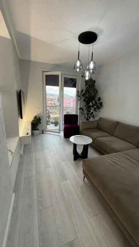 Tirane, jepet me qera apartament 2+1 Kati 4, 90 m² 1.100 € (9 Kateshet)