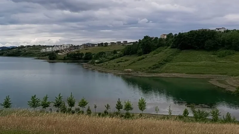 Tirane, shes Vile 3+1 Kati 0, 199 m² 386.081 € (Liqeni Farkes)