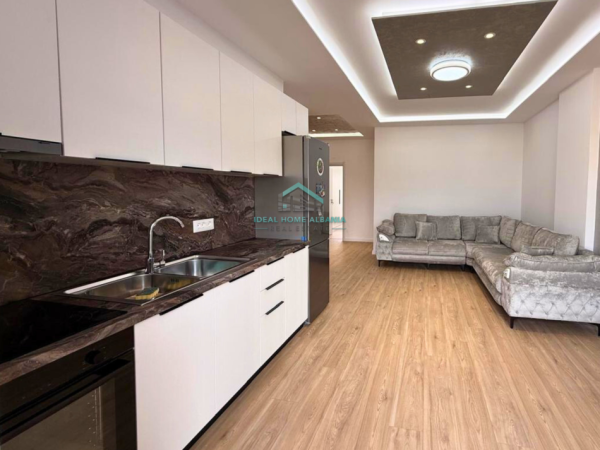 Vlore, shitet apartament 3+1 Kati 9, 98 m² 230.000 € (VLORE)