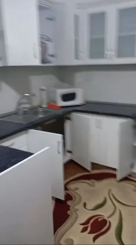 Tirane, jepet me qera apartament 1+1 Kati 5, 70 m² 400 € (YZBERISHT)