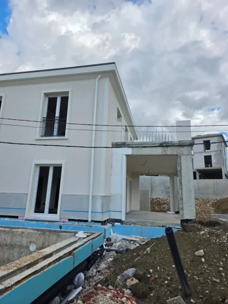 Tirane, shitet Vile 2 Katshe , 300 m² 750.000 € (Rolling Hills)