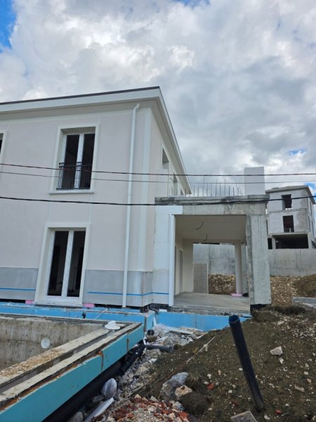 Tirane, shitet Vile 2 Katshe , 300 m² 750.000 € (Rolling Hills)