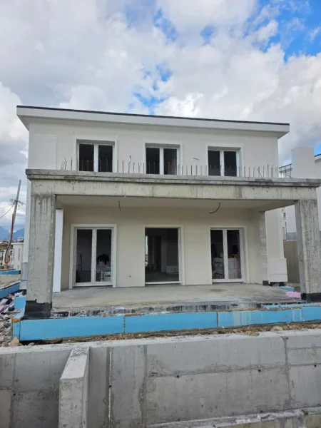 Tirane, shitet Vile 2 Katshe , 300 m² 750.000 € (Rolling Hills)