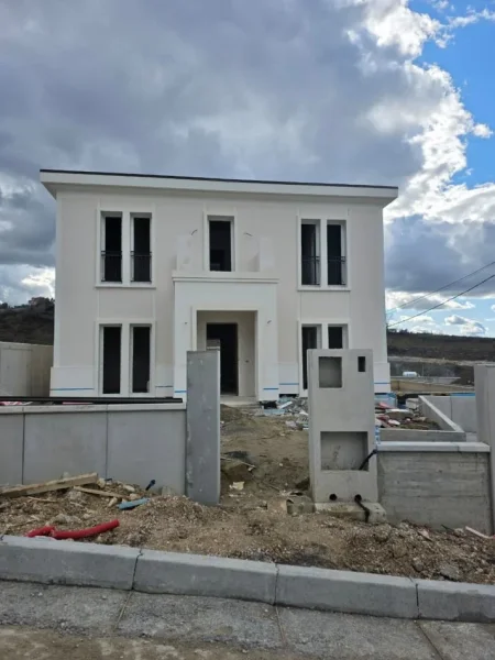 Tirane, shitet Vile 2 Katshe , 300 m² 750.000 € (Rolling Hills)