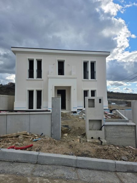 Tirane, shitet Vile 2 Katshe , 300 m² 750.000 € (Rolling Hills)