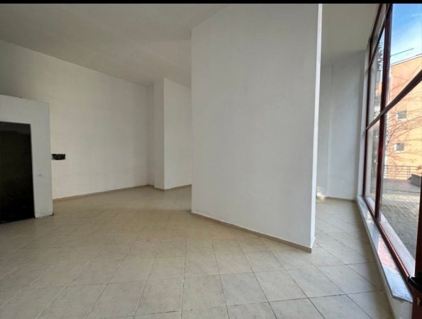 Tirane, jepet me qera dyqan Kati 0, 60 m² 750 € (TREGU ELEKTRIK)